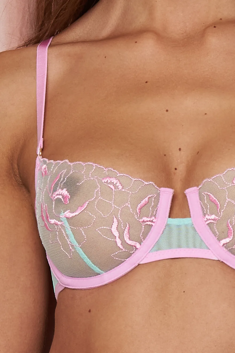 Marta Floral Embroidery Underwire Bra in Pastel Green